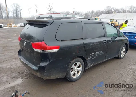 2011 Toyota Sienna Le V6 z USA, uszkodzony, nr VIN 5TDKK3DC7BS037457
